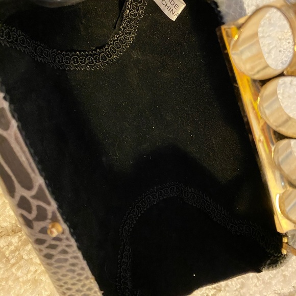 COPY - Skull Finger Wristlet - Picture 8 of 8